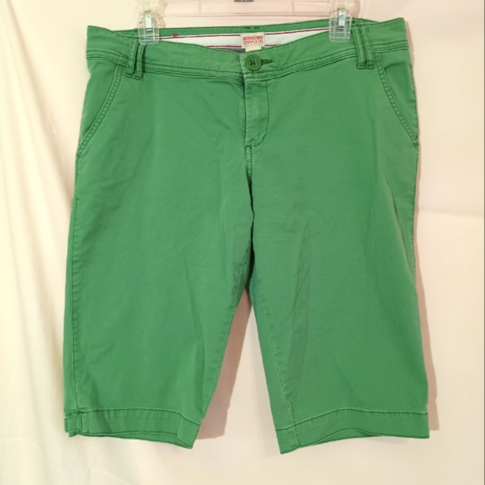 Mossimo supply co. Size 13 mid rise long green shorts/ capris/ bermuda